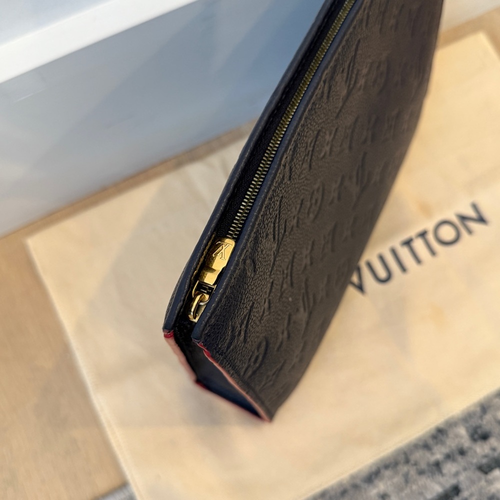 Louis Vuitton Pochette Toilette 26 - Monogram Empriente in Marine - Picture 7 of 11